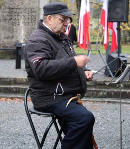 śp. Henryk Itner dyrygujący orkiestrą